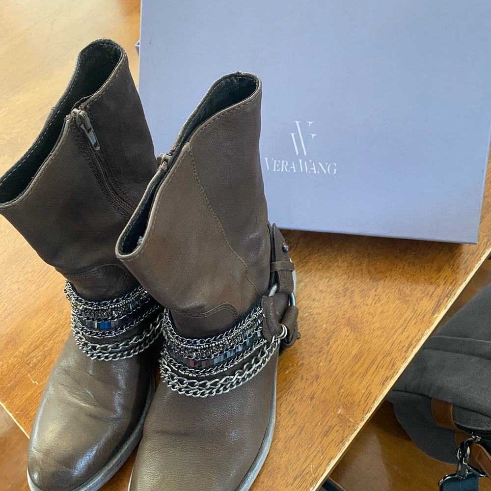 Vera Wang Valencia leather brown boots